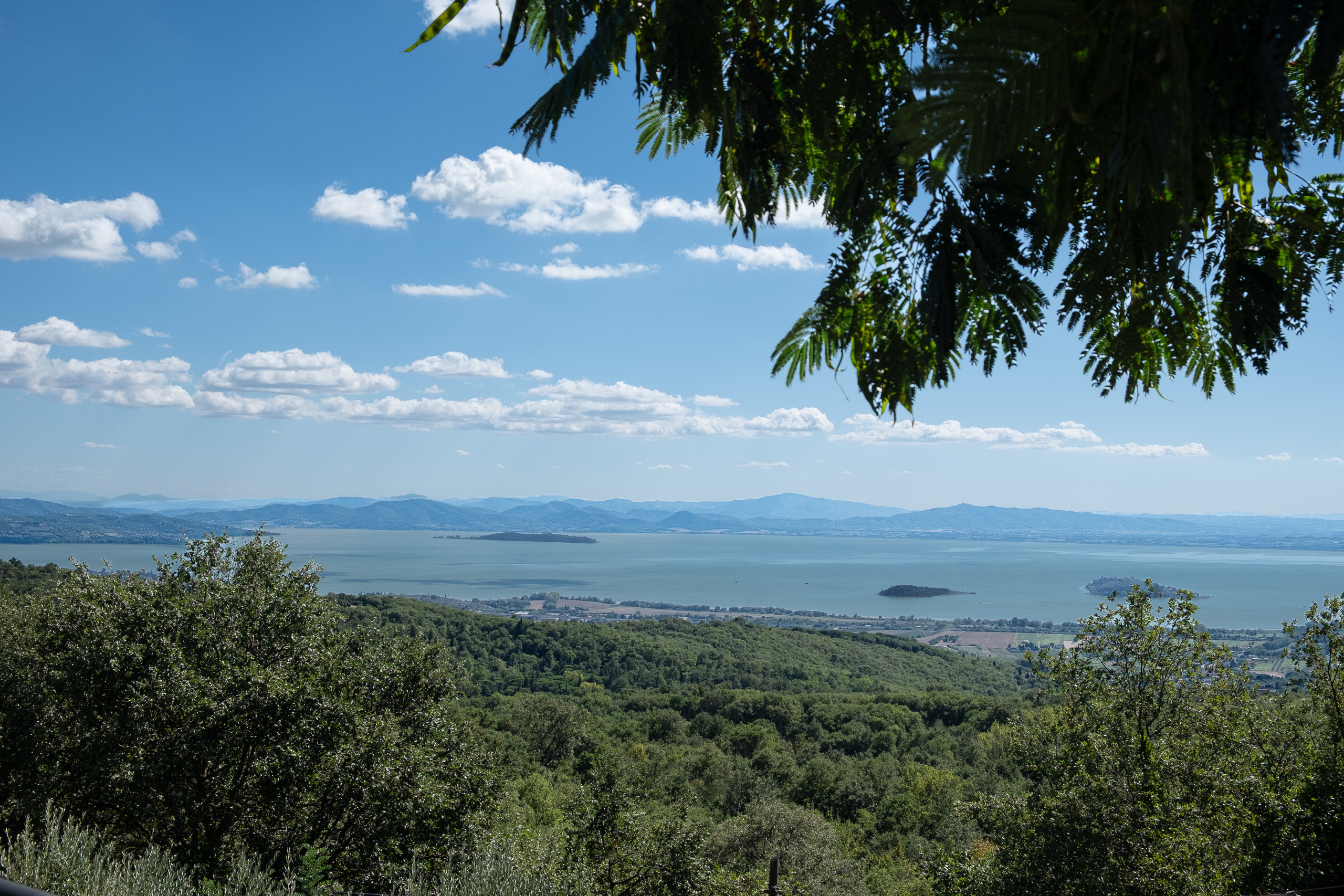 Am Passo Gosparini – erster Blick auf den Lago Trasimeno